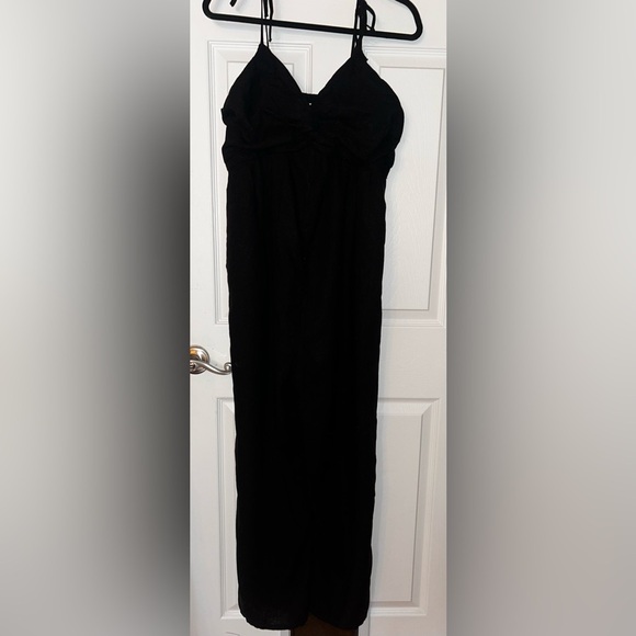 Old Navy Black Tie-Shoulder Cropped Twist-Front XL Smocked Jumpsuit - Picture 2 of 5